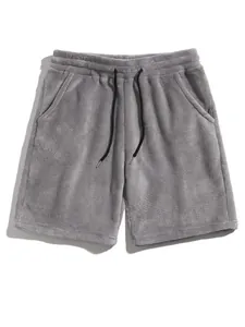 Detailansicht graue Herren Sportshorts aus weichem Korallenvlies mit schwarzem Kordelzug