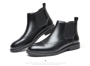 Bottines Chelsea en cuir noir poli pour hommes avec détails richelieu et empiècement élastique