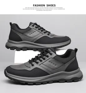Primer plano de zapatos de senderismo de cuero para hombre en gris y negro