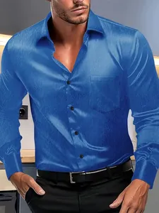 Vue détaillée d'une chemise bleue mercerisée à manches longues et motif chevron