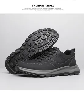Detalle de la suela de goma antideslizante en zapatos casuales negros para hombres