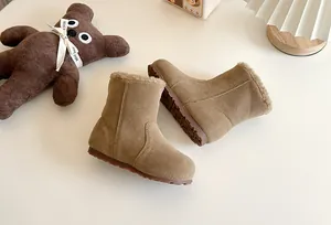 Bottes d'hiver chaudes pour enfants avec doublure pelucheuse et daim kaki minimaliste