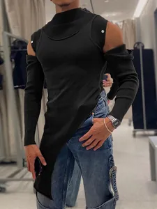 T-shirt slim fit a collo alto con bottoni sulle spalle e un orlo asimmetrico