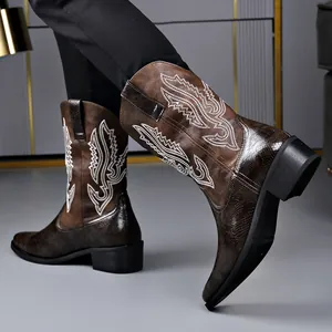 Herren Westernstiefel aus braunem Kunstleder mit Stickerei und stylischer Spitze