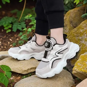Scarpe sportive traspiranti per bambini con fibbia rotante e suola bianca ondulata