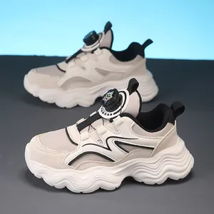 Scarpe sportive da ragazzo con rete traspirante e sistema di chiusura a rotella