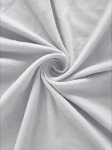 Gros plan sur la texture du tissu en coton blanc doux pour ce débardeur de sport