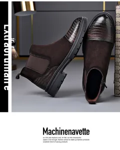 Λεπτομερής προβολή ανδρικών Chelsea boots από καφέ σουέτ και ανάγλυφο δέρμα