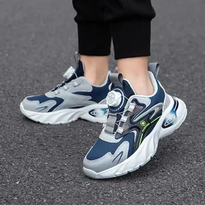 Zapatillas deportivas para niños en azul y gris con un moderno sistema de cierre rotativo