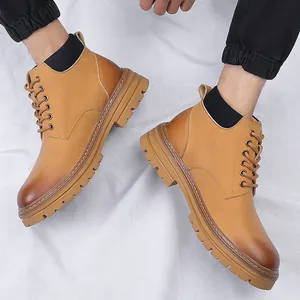 Heren Martin boots in geelbruin met dikke zool en klassiek vintage Brits stijl design