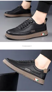 Vista detallada lateral de zapatillas casuales negras para hombre con suela marrón