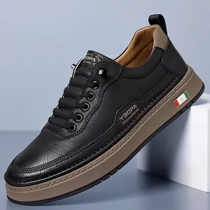 Zapatillas casuales de cuero negro para hombre con suela suave marrón