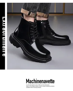 Detailopname van zwarte leren Martin boots voor heren met dikke stoere plateauzolen