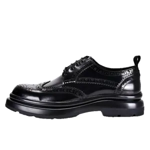 Klassische schwarze Brogue-Schuhe für Herren mit dicker Plateausohle und Flügelkappen