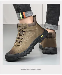 Vista detallada de botas de invierno para hombre en cuero genuino con forro cálido