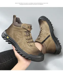 Detalle de botas de invierno de cuero marrón con forro de lana y cremallera.