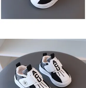 Detailansicht der schwarz-weißen, atmungsaktiven Kindersneaker mit weicher Sohle.
