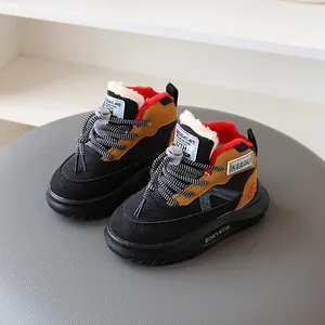 Warme winterliche High-Top-Sneaker für Kleinkinder mit Kunstfellfutter und rutschfester Sohle