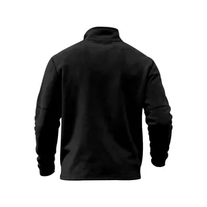 Vista trasera detallada de un jersey de forro polar pesado negro para hombre con cuello alto.