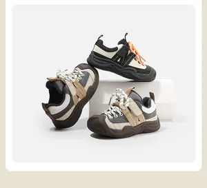 Vue détaillée de baskets décontractées multicolores pour enfants avec embout anti-choc
