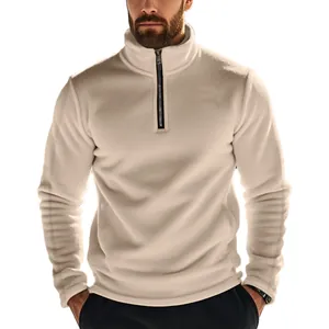 Detailweergave van beige heren fleece sweatshirt met halve rits en opstaande kraag