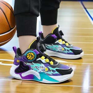 Chaussures de basket montantes pour enfants avec motif de flammes et boucle rotative.