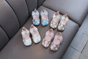 Collection détaillée de chaussures de princesse scintillantes avec nœuds et fleurs
