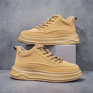 Detailansicht der senfgelben Herren-High-Top-Plateau-Sneaker mit Rautenstruktur