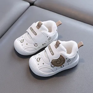 Ζεστά λευκά βρεφικά χειμερινά παπούτσια με λούτρινη επένδυση και βέλκρο