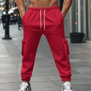 Rote gefütterte Cargo-Jogginghose für Herren mit Kordelzug und großen Taschen.