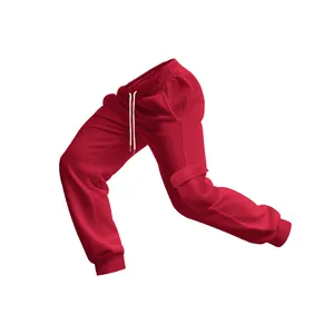 Detailansicht der roten Cargo-Jogginghose mit Kordelzug und praktischer Seitentasche.