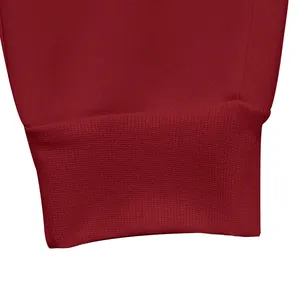 Detailansicht der gerippten elastischen Manschette an einer roten Winterfleecepants