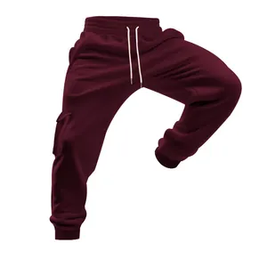 Dunkelrote Herren-Fleece-Cargohose mit Taschen und Kordelzug am Bund