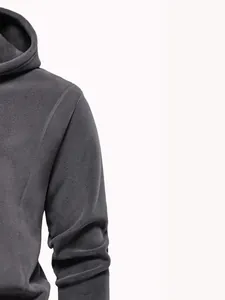 Dettaglio della trama del tessuto in pile grigio su una felpa casual con cappuccio da uomo