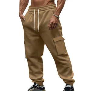 Herren Fleece Cargohose mit mehreren Taschen und Bündchen in Khakibraun für Winter.