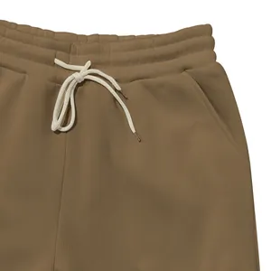 Detailansicht der Herren-Fleece-Jogginghose mit elastischem Kordelzug am Bund.