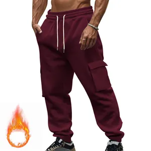 Warme Herren Cargo-Jogginghose mit Fleecefutter in Burgunderrot und mehreren Taschen