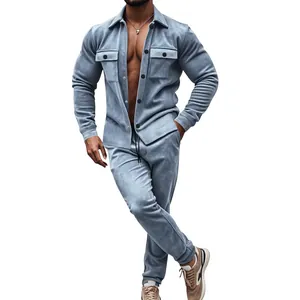 Ensemble survêtement deux pièces homme en daim bleu avec veste et pantalon de jogging