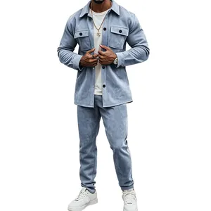 Vue complète de l'ensemble veste et pantalon en suédine lourde pour hommes en bleu