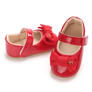 Rote glänzende PU Mary Jane Babyschuhe für Mädchen mit großer Schleife Detailansicht
