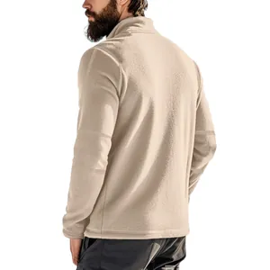 Achteraanzicht van zware heren fleece sweatshirt met opstaande kraag in kaki beige