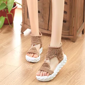 Sandales compensées marron pour femme avec tige en tricot et semelle blanche épaisse