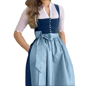 Vista detallada de un elegante Dirndl azul para la fiesta de la cerveza Oktoberfest.