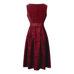 Vista trasera de un vestido bordeaux sin mangas para el Oktoberfest con cinturón ancho