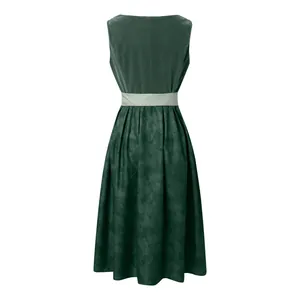 Vista trasera del elegante vestido verde para el Oktoberfest de Múnich con cinturilla estampada