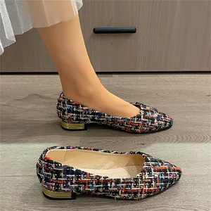 Chaussures plates élégantes en tweed coloré pour femmes avec bout pointu et petit talon doré