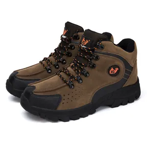 Robuste braune Wildleder-Wanderschuhe für draußen mit rutschfester Gummisohle und Details