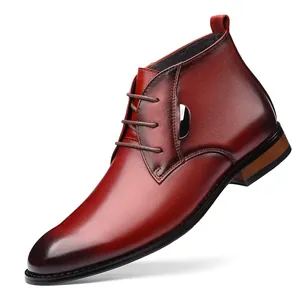 Premium Herrenstiefel aus rötlich-braunem Rindsleder mit stylischer 6 cm Erhöhung.