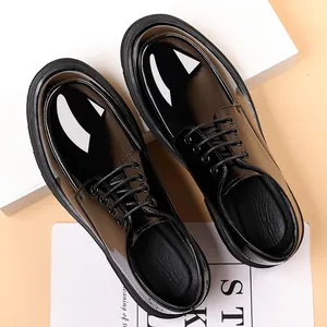 Élégantes chaussures richelieu homme en cuir verni style britannique à semelles compensées