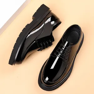 Chaussures richelieus homme vernies noires à semelle compensée de style britannique